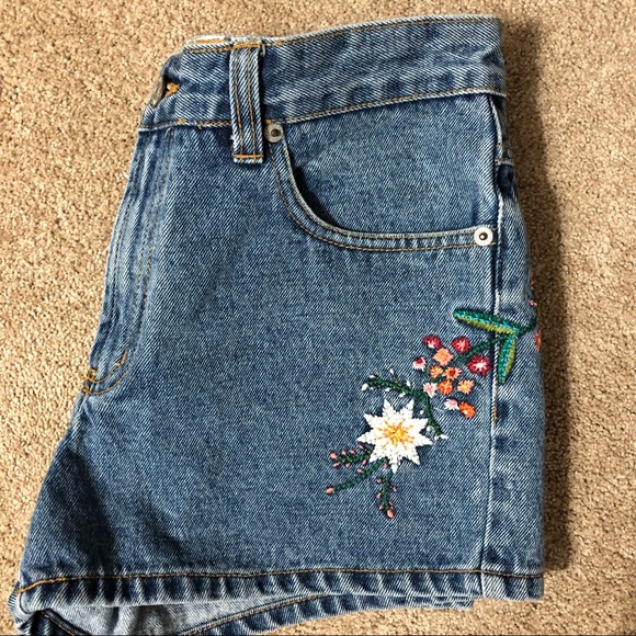 SQZ WOMEN AUTHENTIC ORIGINAL 100% COTTON EMBROIDERED SQUEEZE  JEAN SHORTS SZ 5/6 - Picture 4 of 7
